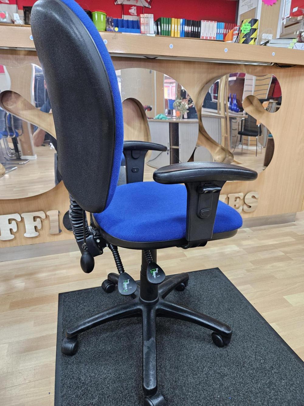 Twin Lever Operator Chair With Adjustable Arms 