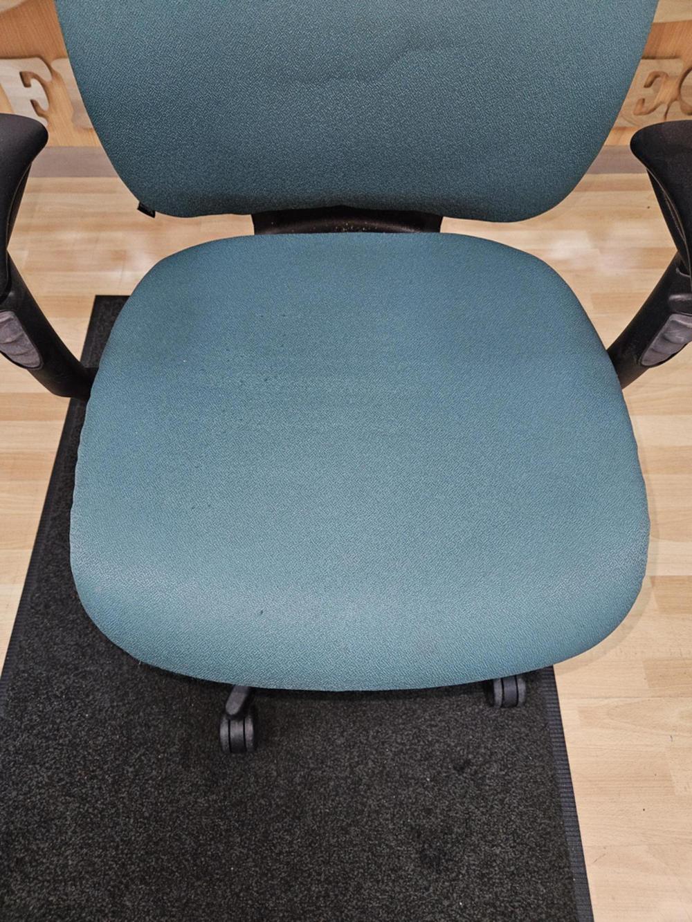 Green Fabric Operator Chair With Adjustable Arms 