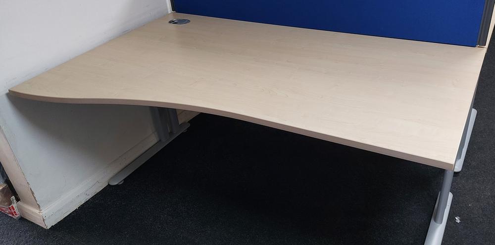 Maple 1600mm L/H Wave Desk with Silver Frame