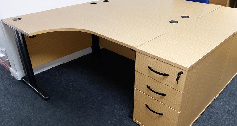 Calva Oak Left Handed 1400mm Desk With 800mm Desk High Pedestal 