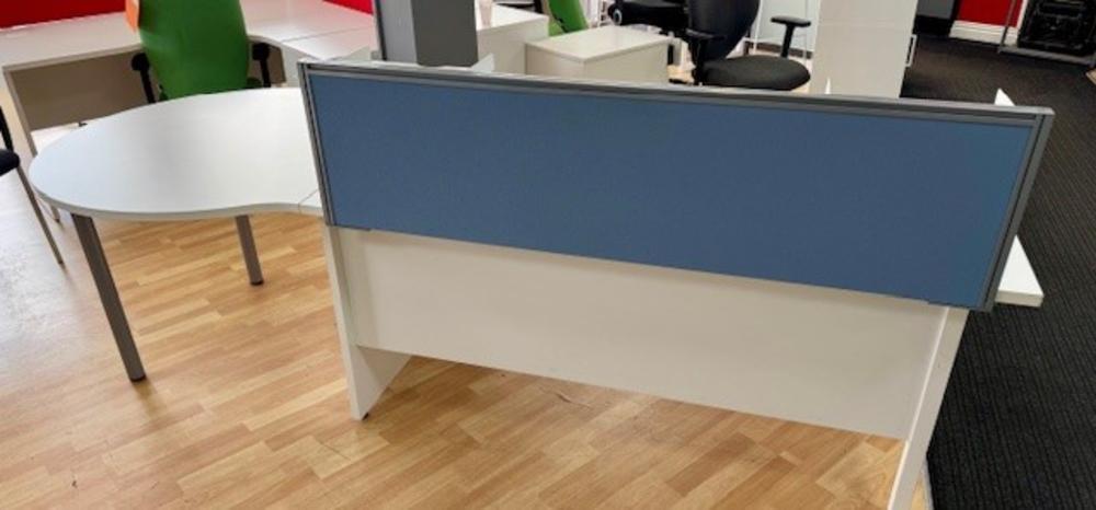 Radial Desk With Meeting Point & Screen