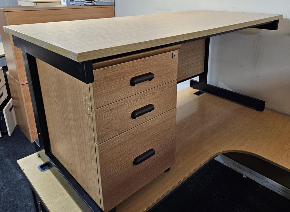 Light Oak 1500mm Workstation with Mobile Pedestal