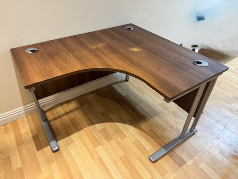 Walnut 1250mm R/H Radial Desk with 2 x 600mm Ends