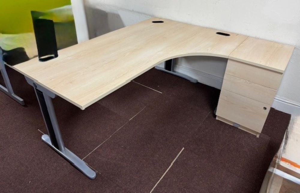 Maple 1800mm R/H Radial Desk with Desk High Pedestal