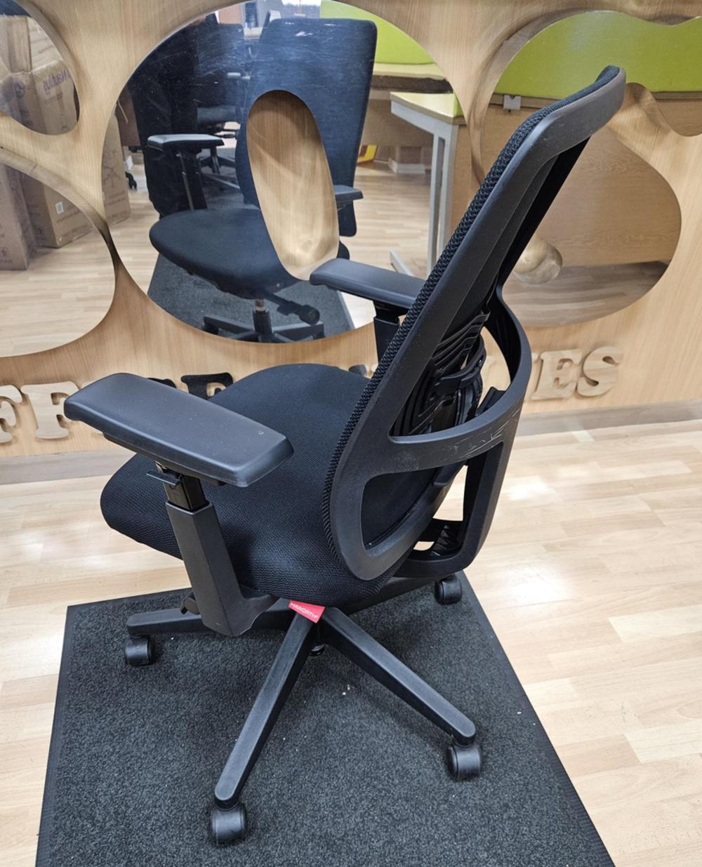 Black Mesh Back Task Chair with 3D Adjustable Arms