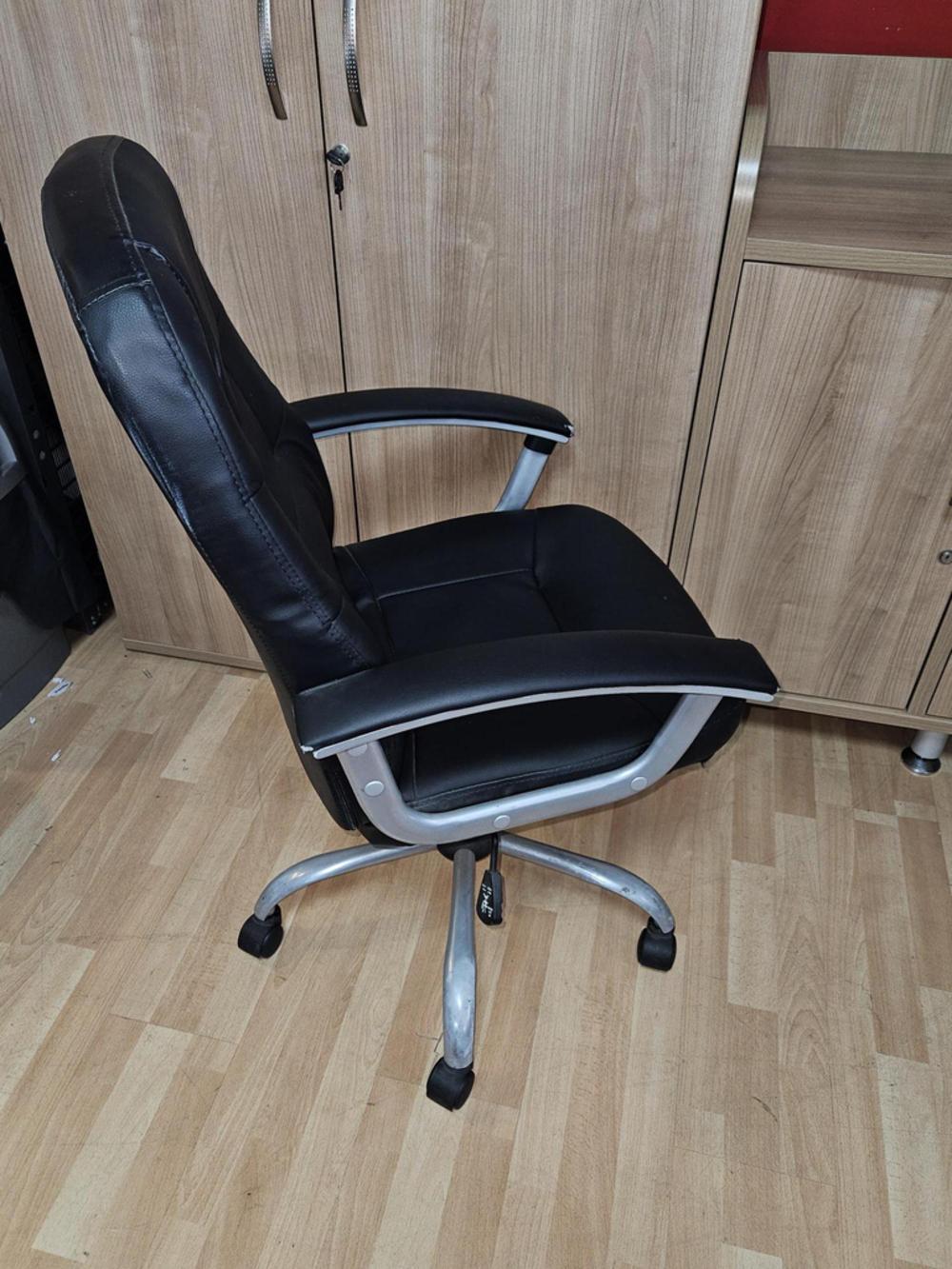 Black Leather Chair With Fixed Arms Slight Damage To The Corners On Arms