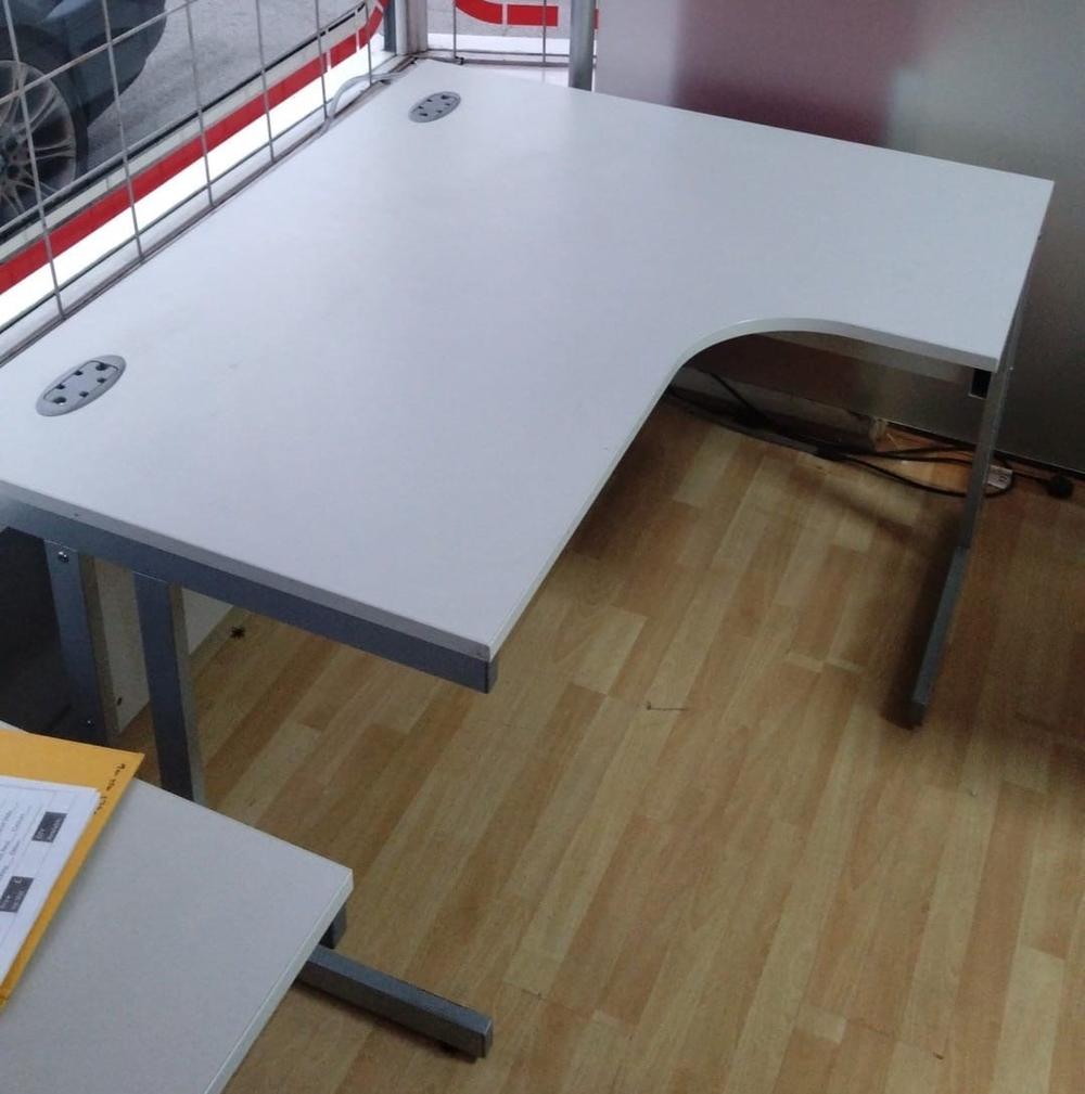 Grey 1400mm R/H Radial Desk