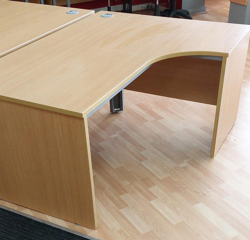 Light Oak 1600mm x 1200mm Panel End Right Handed Desk