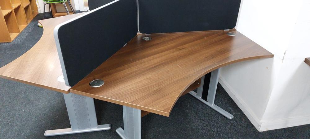 3x Walnut 1000mm x 600mm Segment Desk With Screens 
