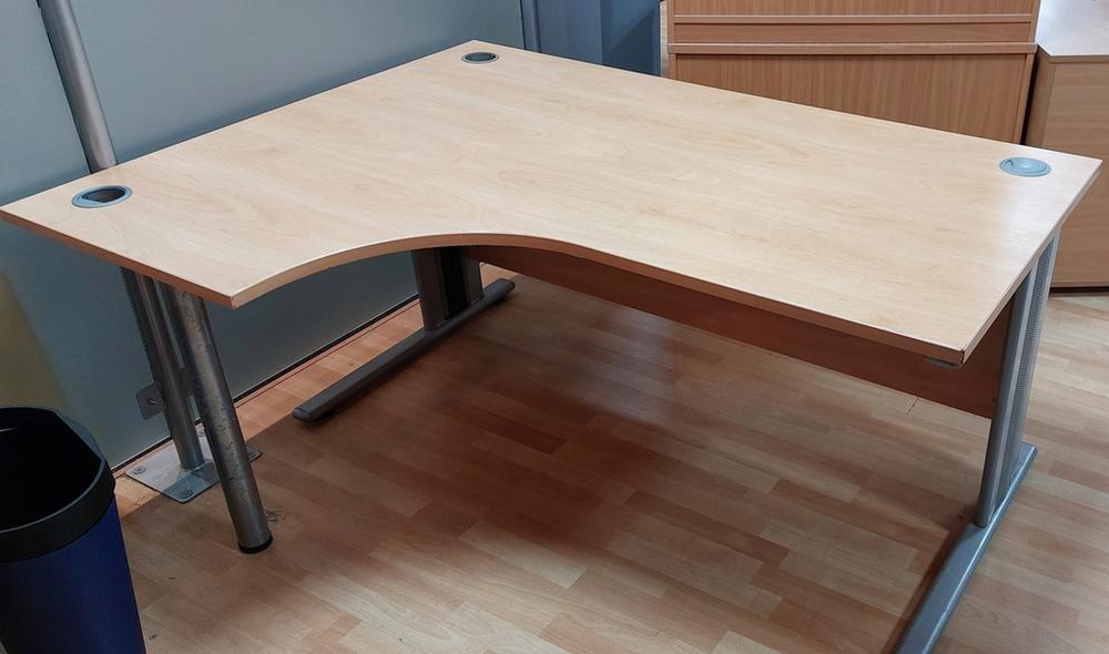 1600mm Left Handed Apple Radial Desk With Silver Legs 
