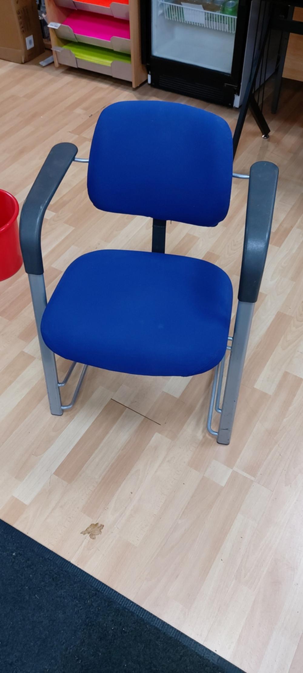 Side Chair With Fixed Arms 