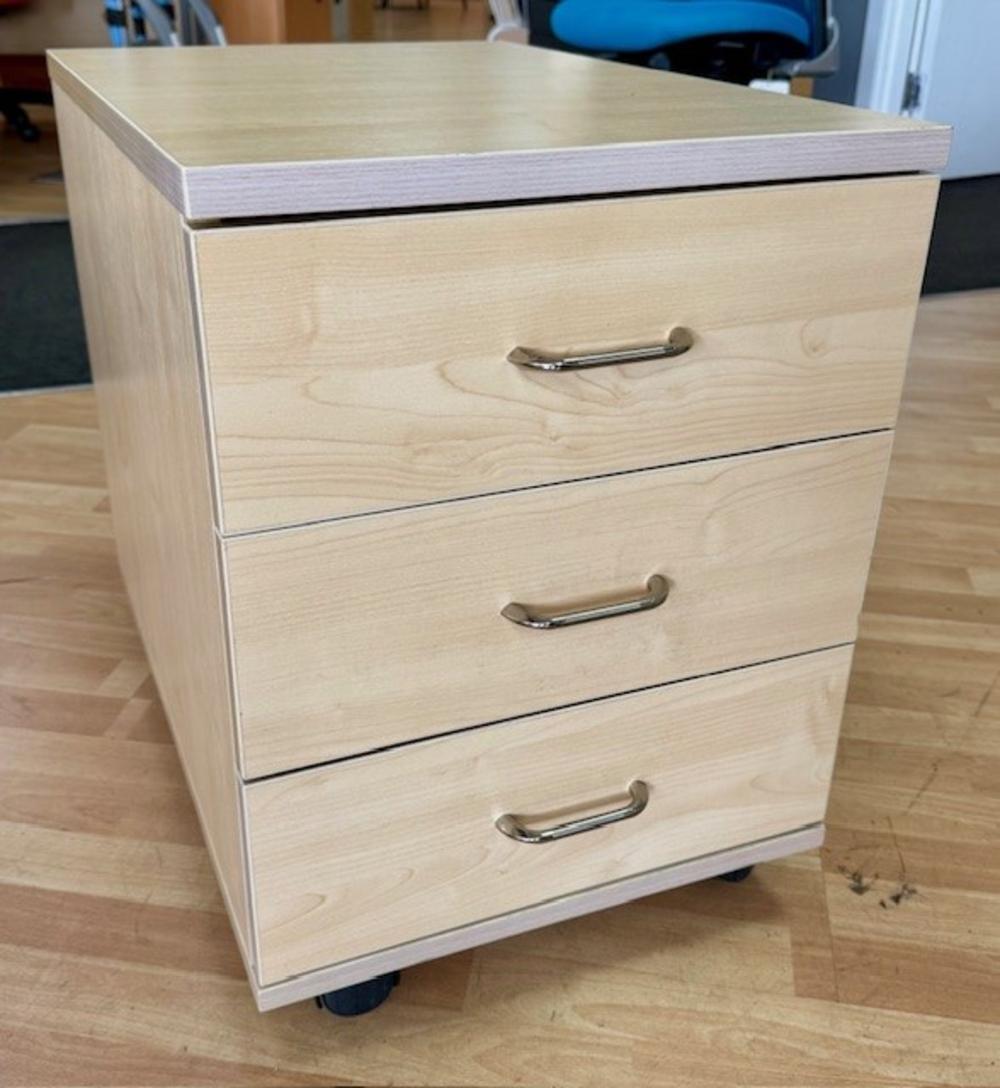 Maple Mobile Pedestal