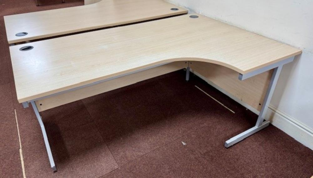 Maple 1800mm Radial Workstation Right Handed