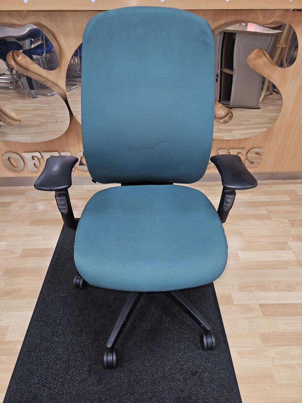 Green Fabric Operator Chair With Adjustable Arms 