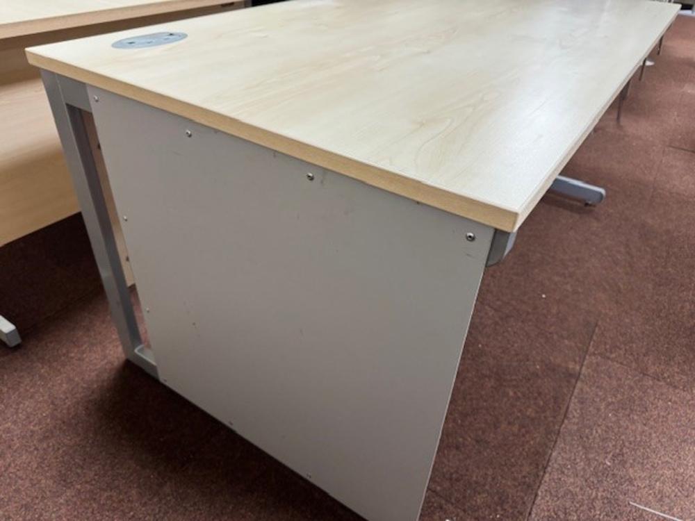 1600 x 800mm Maple workstation with Steel Side Panel