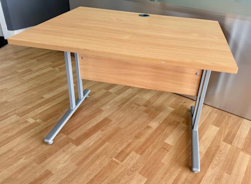 Dams 1000 x 800mm Workstation in Beech