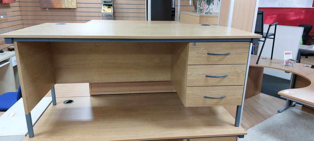 1600mm Oak Single Pedestal Desk 