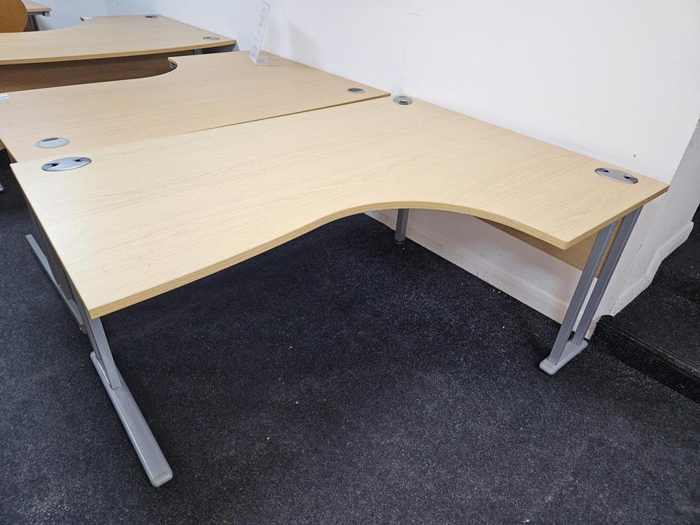 Elite Light Oak 1600mm Right Handed Radial Desk