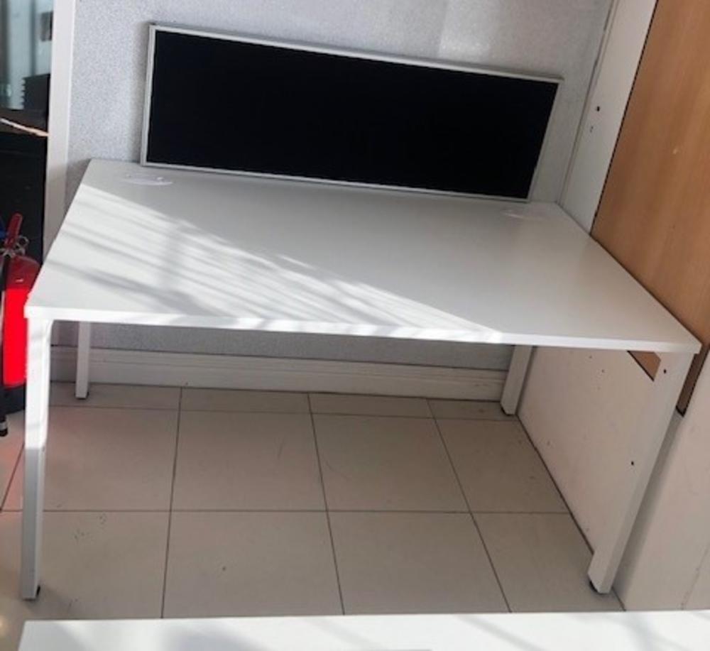 New Ex Display White 1400mm Bench Desk with Black Screen (Should be £265+vat)