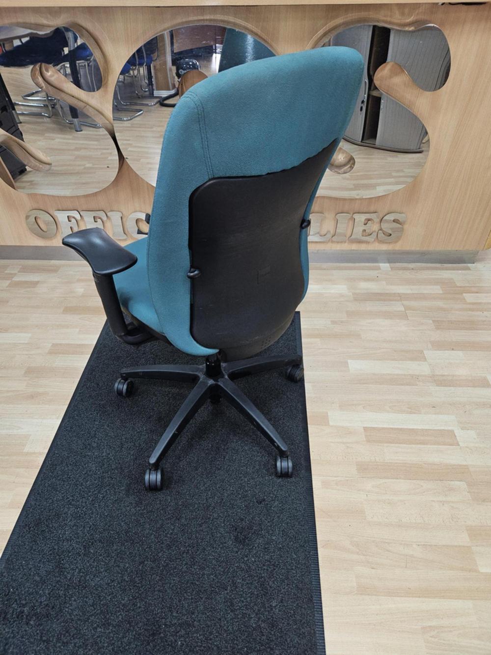 Green Fabric Operator Chair With Adjustable Arms 