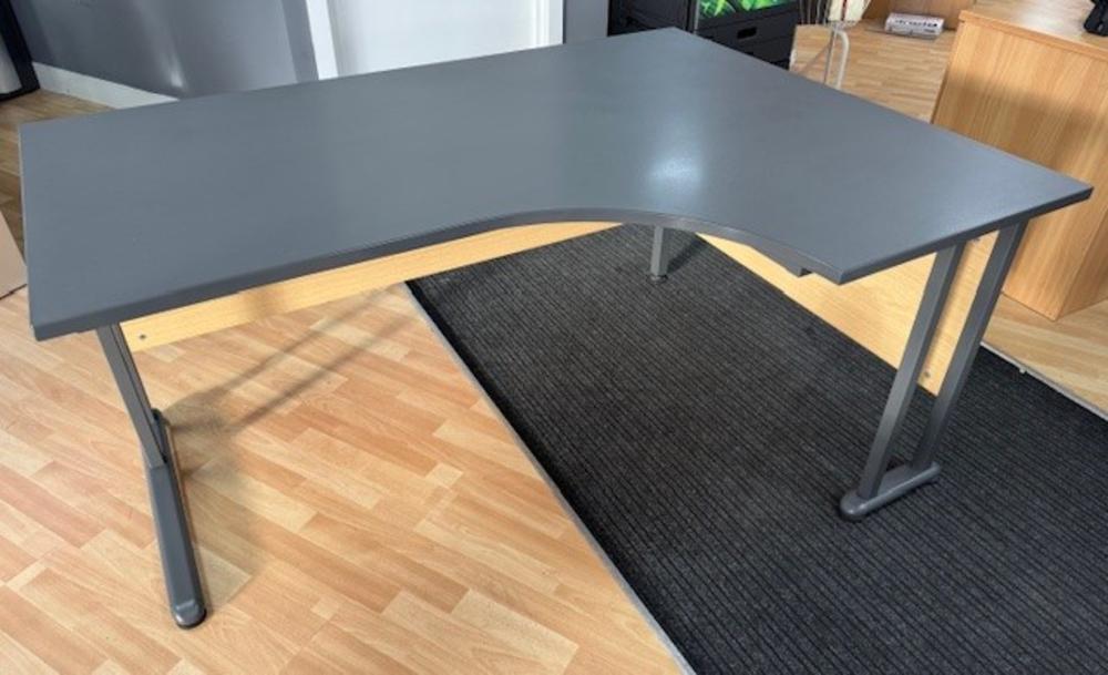 1600 x 1200mm Right Hand Radial Desk in Graphite with Stone Oak Modesty Panels