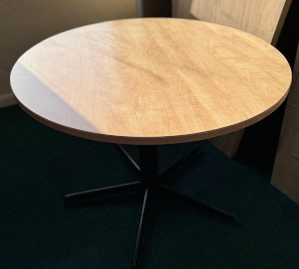 Apple 1000mm Dia Table