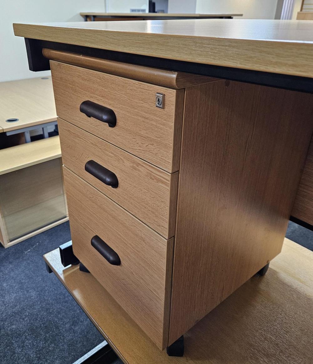 Light Oak 1500mm Workstation with Mobile Pedestal